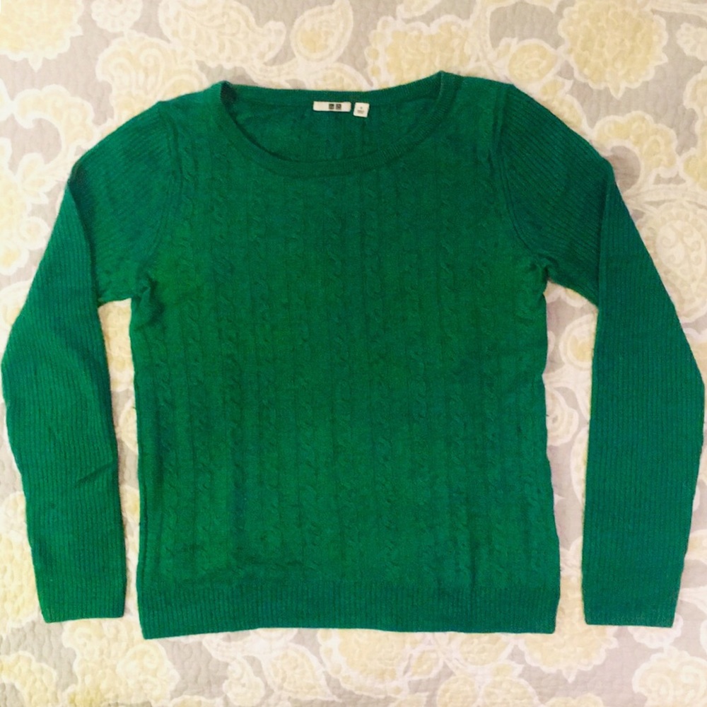 Uniqlo cashmere blend cable-knit crewneck sweater